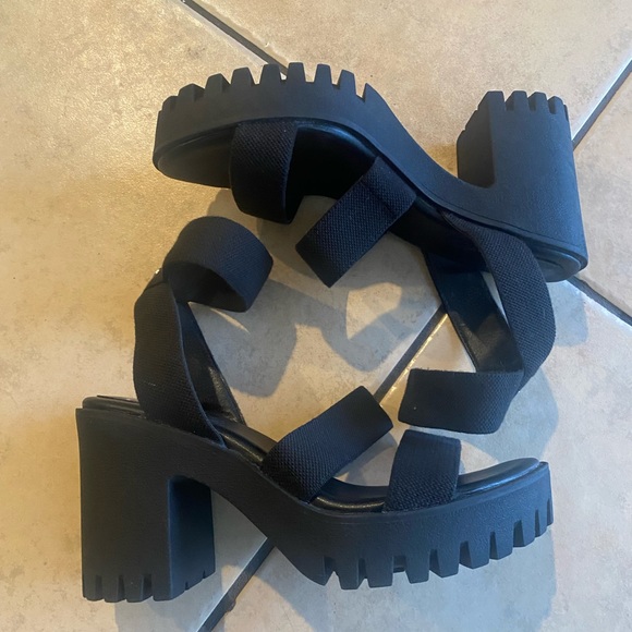 Madden NYC lug sole heeled sandals 8 1/2 - Picture 1 of 6